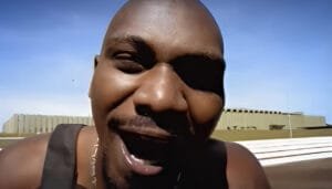 Imagem retirada do clipe Só Deus Pode Me Julgar, de MV Bill.