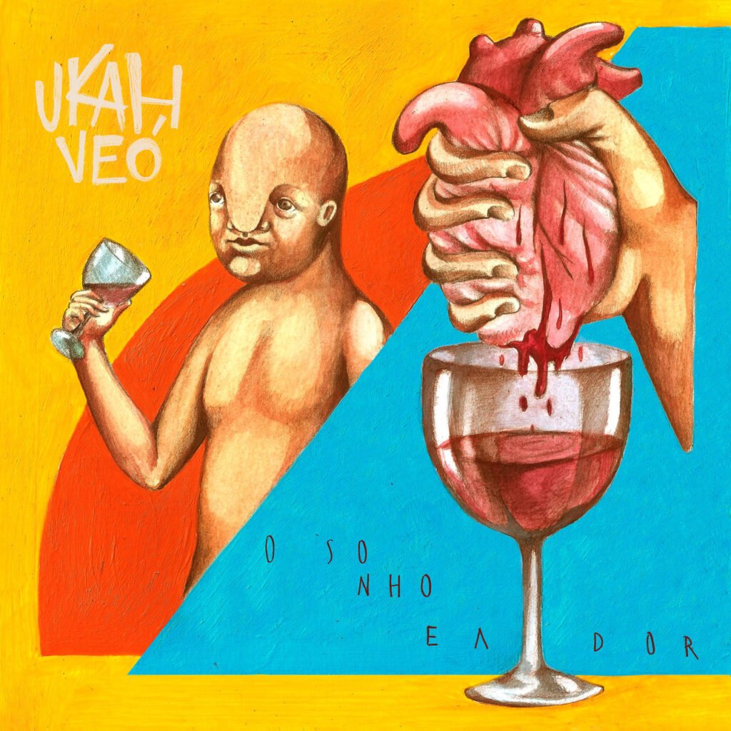 Uma ilustração artística com estilo de pintura a óleo ou acrílica sobre tela. O fundo é dividido diagonalmente entre um amarelo vibrante à esquerda e um azul claro à direita, com uma faixa laranja curva no centro. À esquerda, um homem careca de pele clara e traços distorcidos segura uma taça de vinho tinto. À direita, uma mão grande e estilizada aperta um coração humano real, fazendo com que o sangue escorra diretamente para dentro de uma taça de vinho maior em primeiro plano. No canto superior esquerdo, lê-se 'UKAH, VEO' em letras brancas irregulares. Espalhadas na parte inferior, as letras que formam o título 'O SONHO E A DOR' aparecem em preto, de forma minimalista.